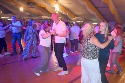 Bilder vom Ball in Ostrhauderfehn mit der Band Silver Moon - Bild 4