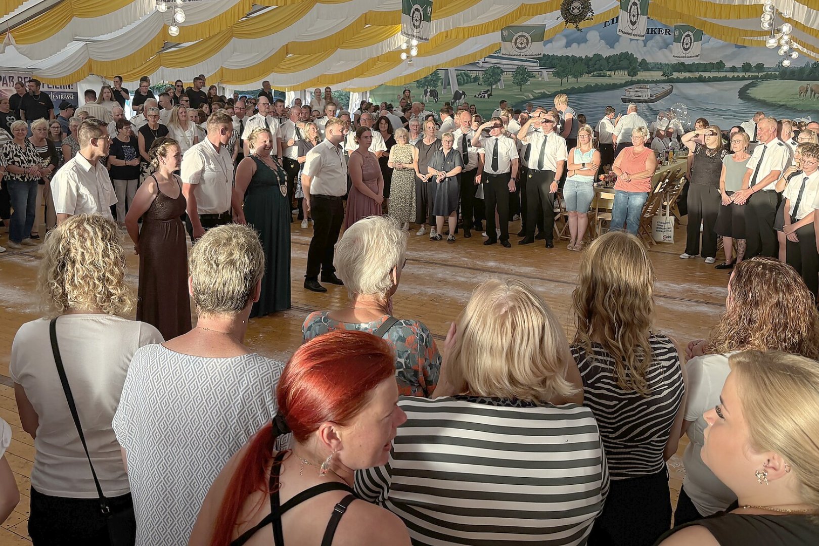Königsball in Ostrhauderfehn - Bild 1