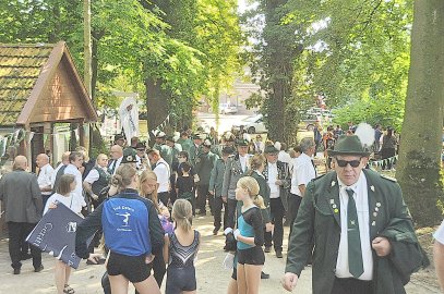 Schützenfest Stickhausen endet mit großem Umzug - Bild 3