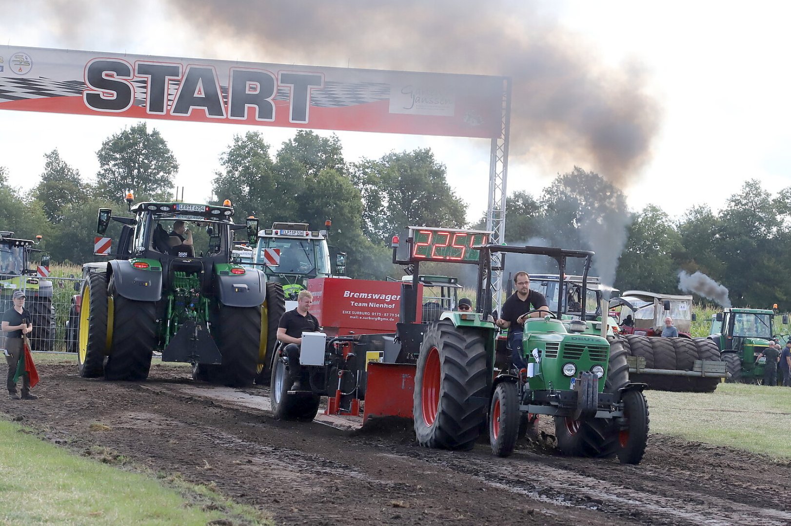 Die schönsten Fotos vom Trecker-Treck in Wittensand - Bild 1