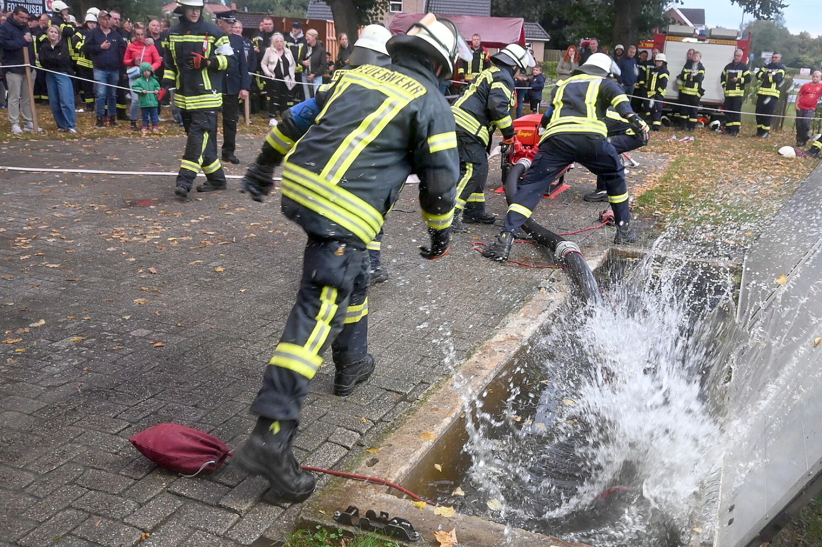 Der Feuerwehrwettkampf in Folmhusen in Bildern - Bild 1