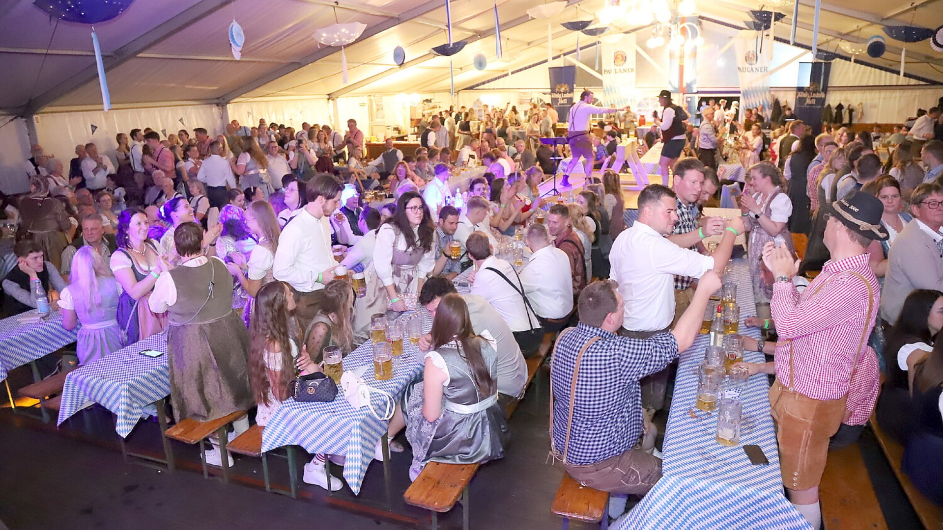Viele Fotos vom Oktoberfest in Harkebrügge - Bild 1