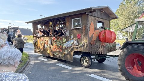 Ernteumzug in Völlenerkönigsfehn - Bild 2