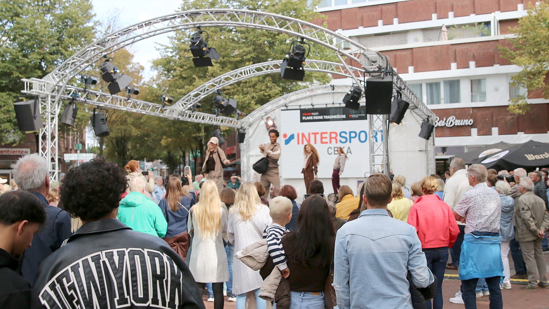 Bilder von der Fashion-Night in Leer - Bild 1