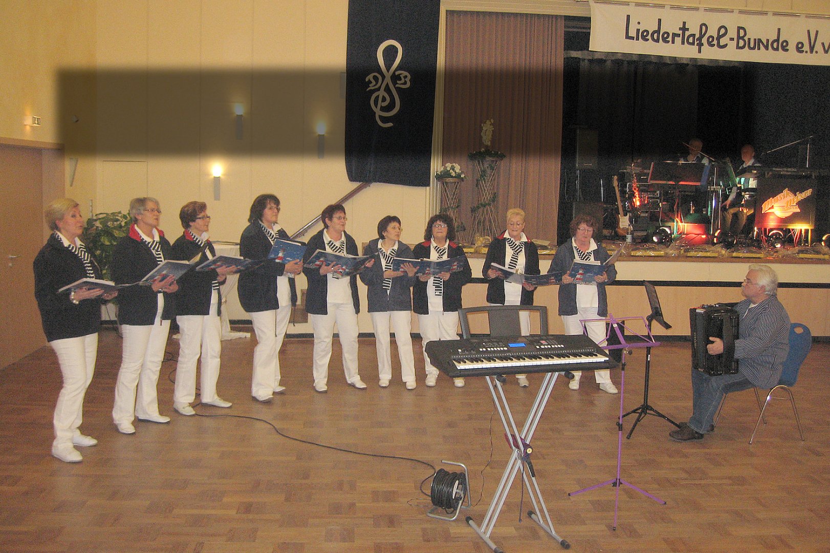 Zoff im Frauen-Shanty-Chor "Maritimas" - Bild 1