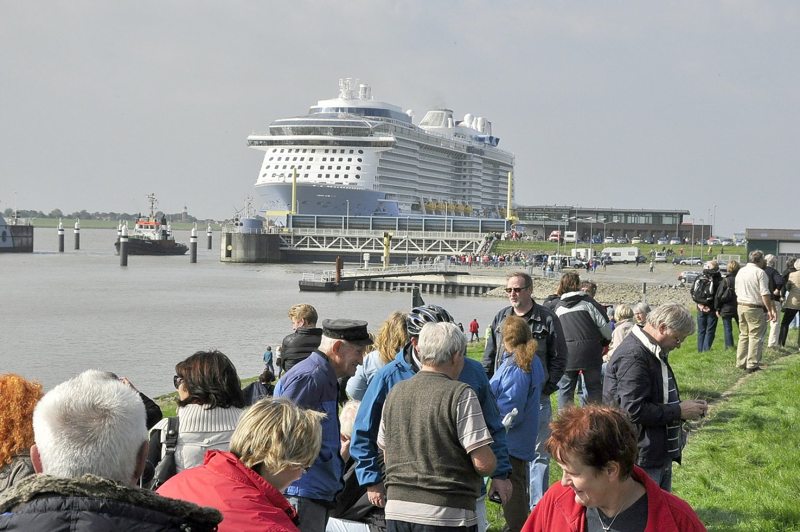 "Quantum of the Seas" hat Emssperrwerk passiert - Bild 1
