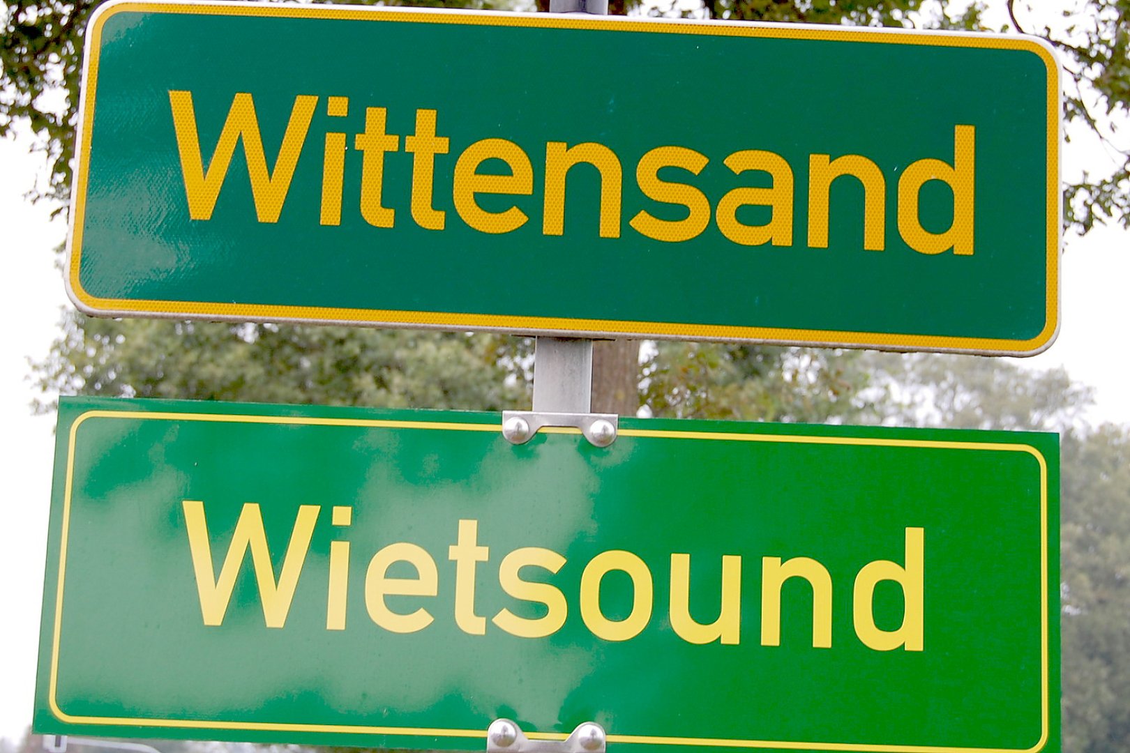 Wittensander stellen selber Ortsschilder auf - Bild 1