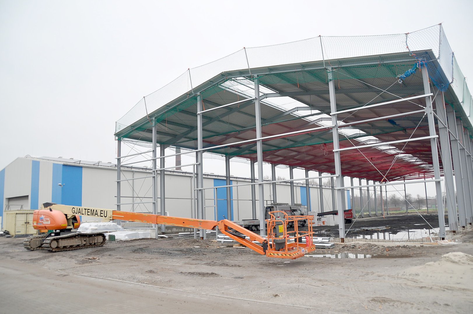 Frisia Möbelteile baut neue Halle - Bild 1