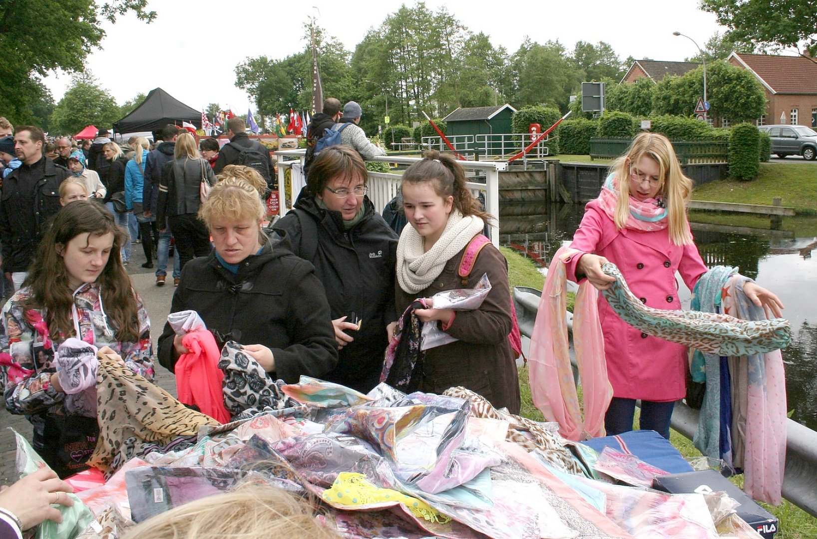 Riesenflohmarkt findet auch 2015 statt - Bild 1