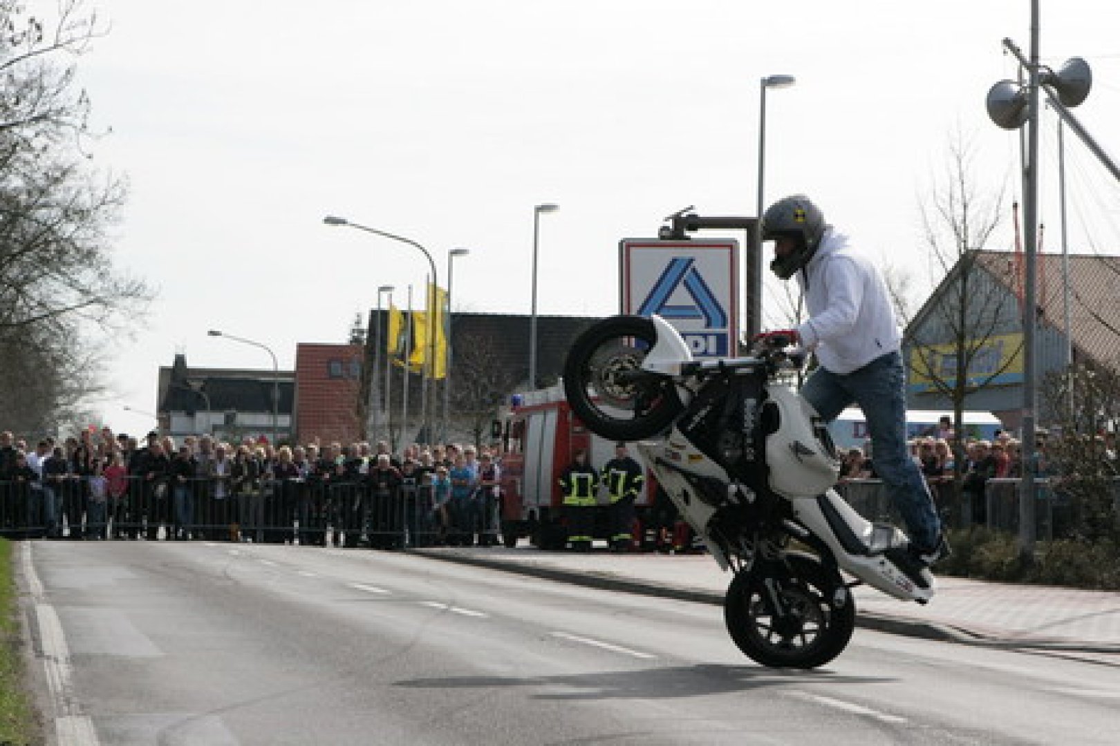 Motorradtreffen in Augustfehn - Bild 1