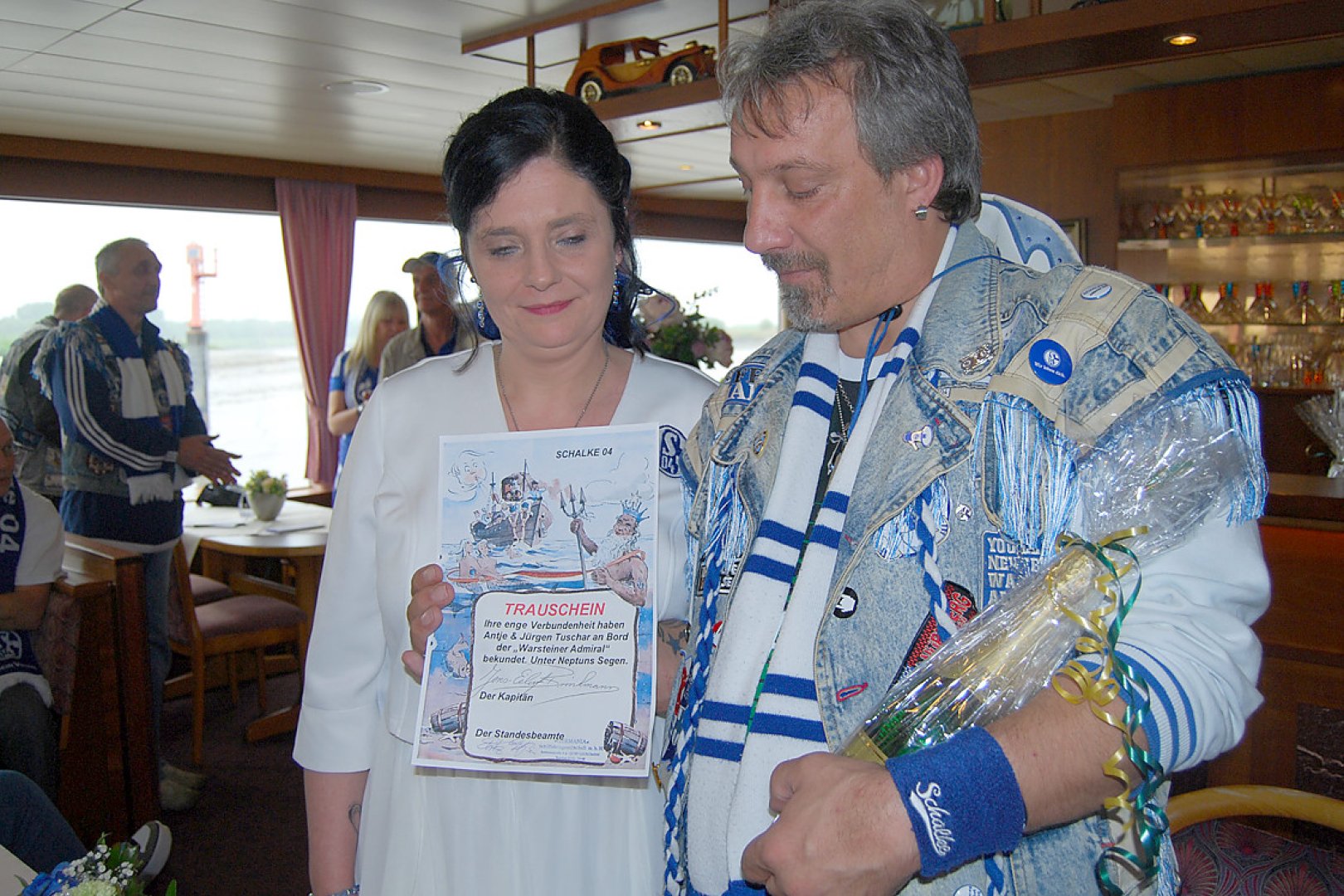 101 Schalke-Fans auf der Ems unterwegs - Bild 1