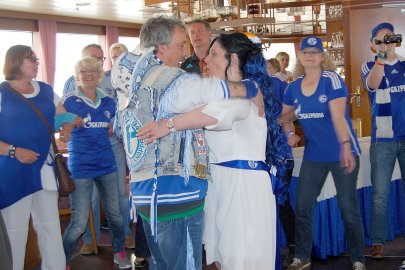 101 Schalke-Fans auf der Ems unterwegs - Bild 3