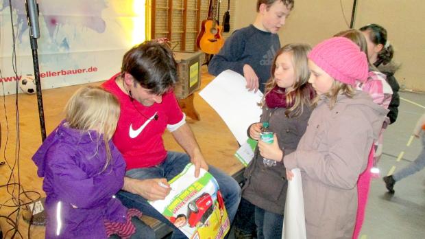 Kinderliedermacher begeisterte in Ostrhauderfehn - General-Anzeiger