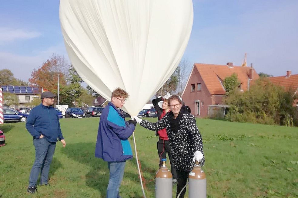 Der Wetterballon wurde am Straßenfest-Sonntag auf die Reise geschickt.