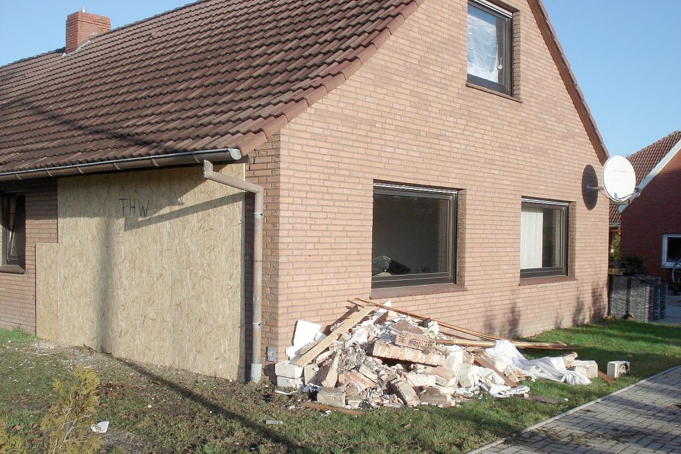 Das Haus wurde durch den Unfall stark beschädigt. Bild: Müller-Düring
