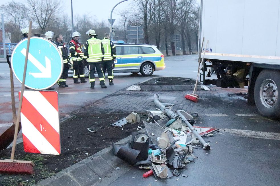 Polizei und Feuerwehr waren in Wiesmoor im Einsatz. Foto: Böhmer