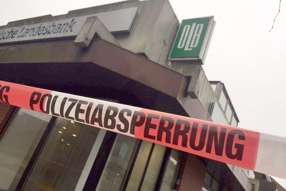 Die OLB-Filiale in Aschendorf war am Mittwochmorgen abgesperrt. Bild: Mohr