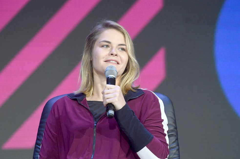 Die Schweizer Entertainerin Hazel Brugger hat sich als Liebes-Kupplerin betätigt. Foto: Hörhager/dpa