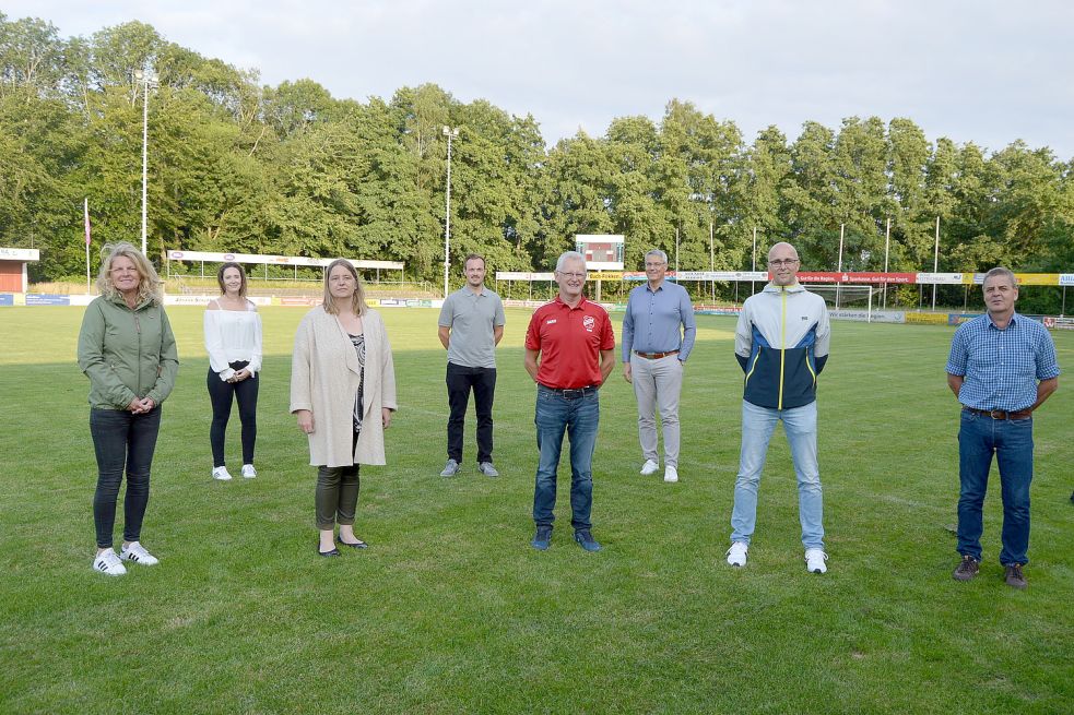 Stark verjüngt präsentiert sich der neue Vorstand des SV Concordia Ihrhove (von links): Frauke Tannen, Annecke Baumann, Friedhilde Baumann, Marcel Brünink, Beene Oldigs, Reiner Graalmann, Guido Mülder und Hannes Wübbena. Foto: Weers