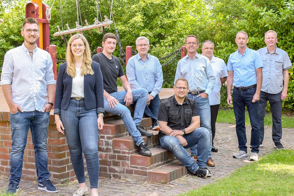 Das Bild zeigt die Kandidaten für den Gemeinderat Rhauderfehn mit (von links) Lukas Schmees, Laura Stellamans, Jan Möhlmann, Ralph Stellamans, Thomas Klüver, Rainer Bron, Holger Kramer, Karl-Heinz Schulz und Eckhard Straatmann. Foto: privat