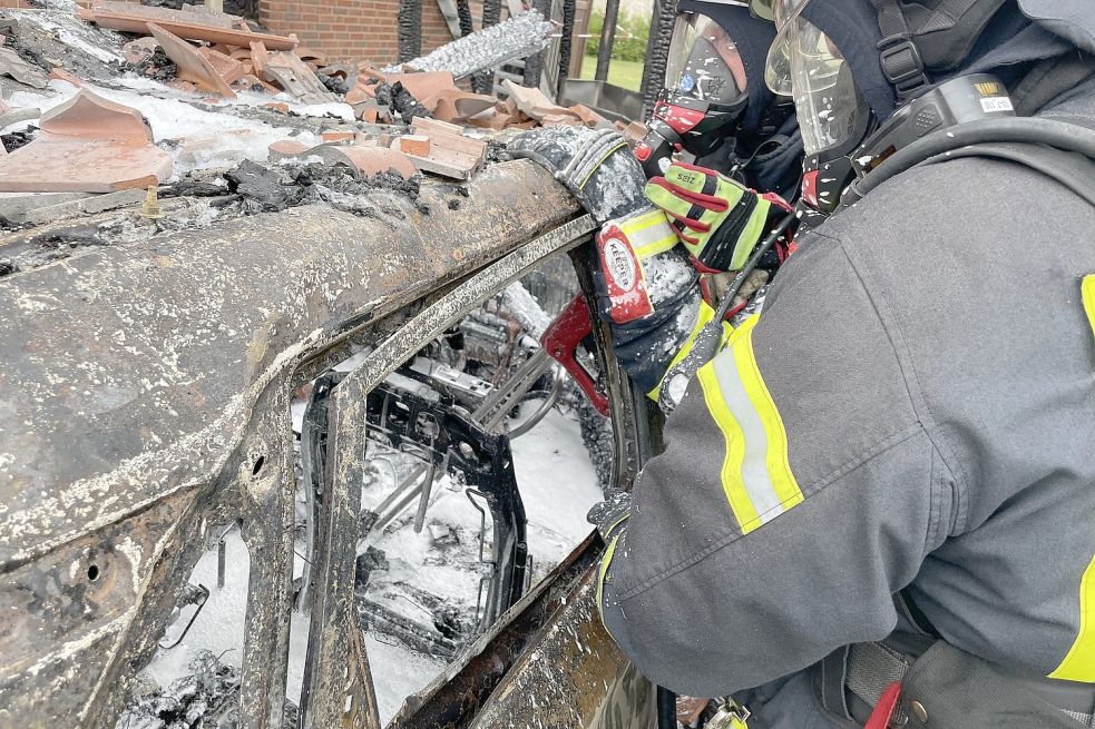 Einsatzkräfte der Feuerwehren aus Rhaudermoor und Westrhauderfehn waren im Einsatz. Foto: Radtke