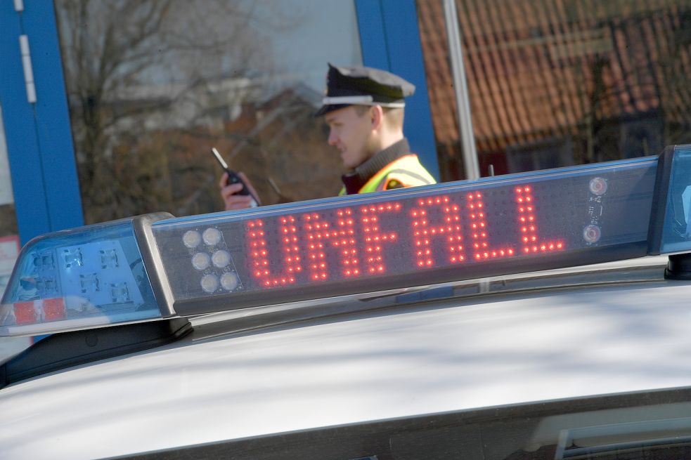 In Aurich kam es am Samstag zu einem schweren Verkehrsunfall mit drei beteiligten Fahrzeugen. Foto: Ortgies