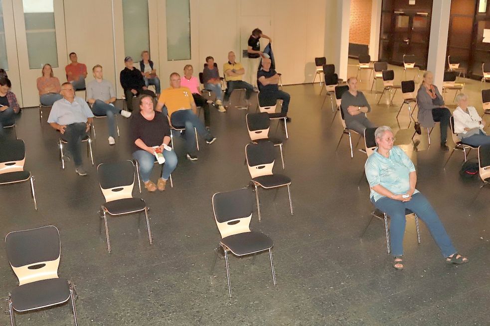 Das Interesse an der Infoveranstaltung war gering. Viele Stühle in der Aula blieben unbesetzt. Foto: Passmann