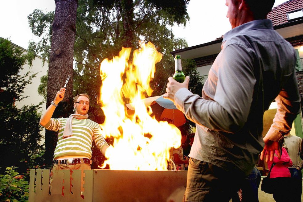 Wenn hohe Flammen aus dem Grill schießen, wird die Situation schnell unkontrollierbar. Foto: Dommel/privat