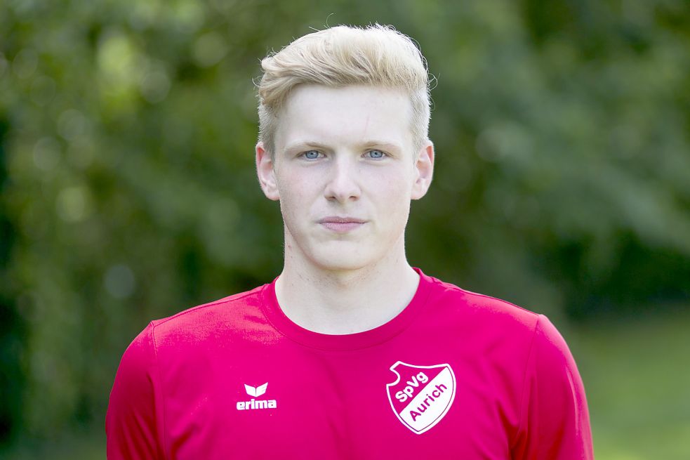 Aurichs Youngster Torben Bender setzte per Doppelpack den Schlusspunkt zum 7:3. Foto: Doden
