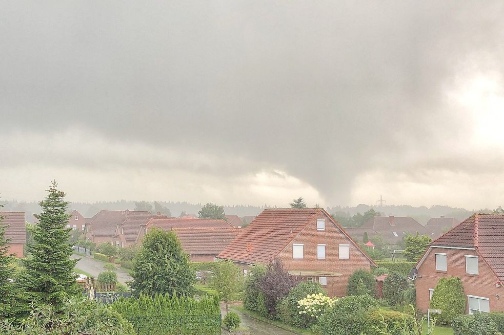 Am Montagabend ist ein Tornado über Ostfriesland gezogen. Foto: Blair/privat