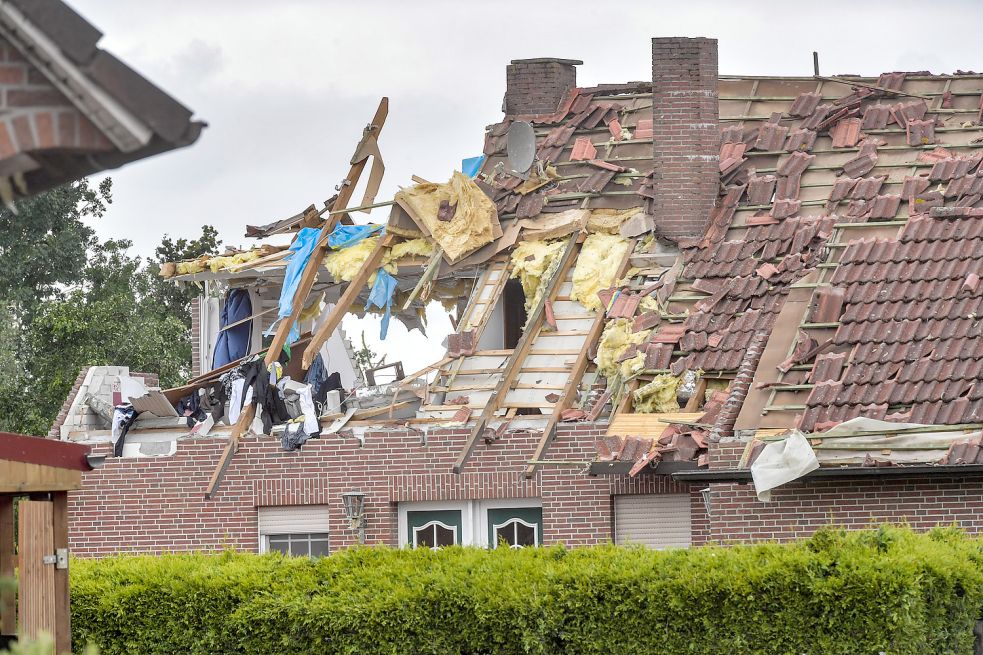 Walter de Groot und seine Mannschaft sind derzeit dabei, dieses unbewohnbare Haus wieder auf Vordermann zu bringen. Archivbild: Ortgies