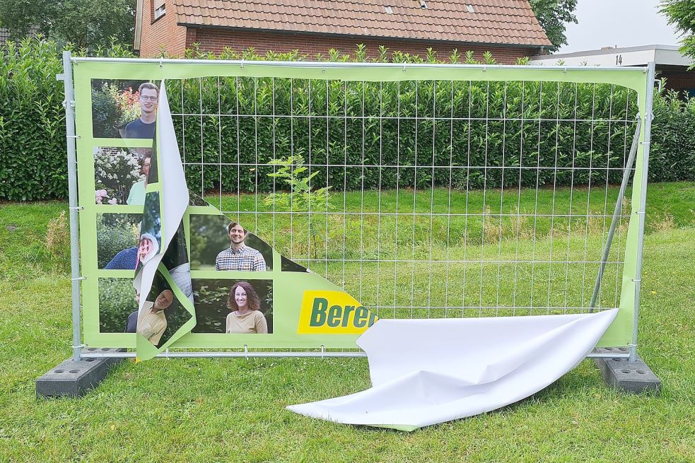 Zerschnitten und zerrissen wurde ein Banner in Völlenerfehn. Foto: Privat