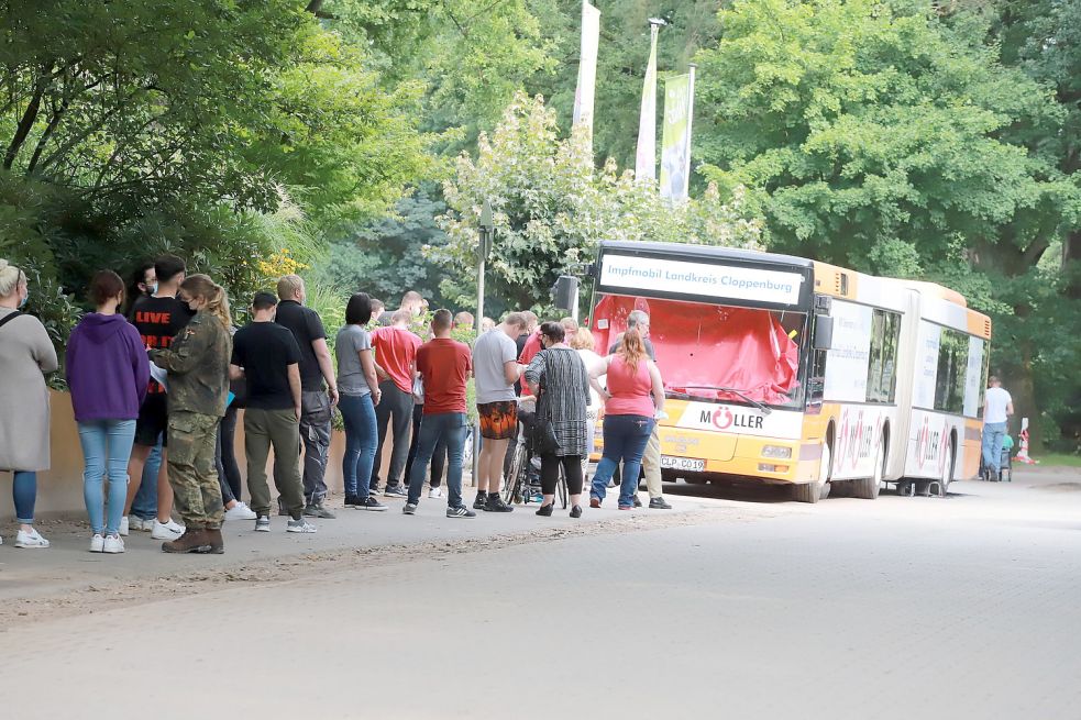 Der Impfbus fährt durch den Landkreis Cloppenburg. Das mobile Angebot wird bisher gut angenommen. Foto: Passmann