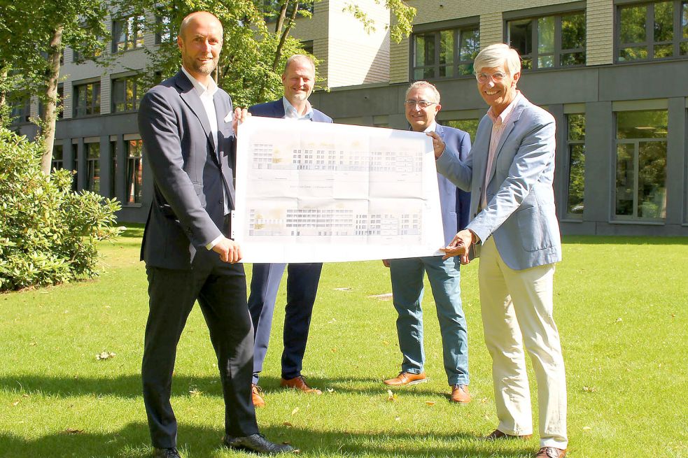 Stellten die Pläne vor (von links): Dr. Norbert Hemken, Axel Weber, Dr. Antonio Santoro und Dr. Günter Dietz freuen sich auf das neue Projekt. Foto: Wiebke Martens, Reha-Zentrum am Meer