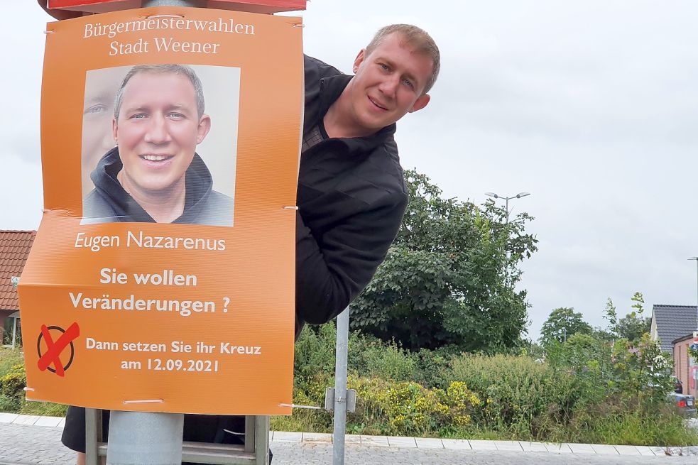 Seine Wahlplakate hat Eugen Nazarenus allesamt selber aufgehängt. Foto: Gettkowski