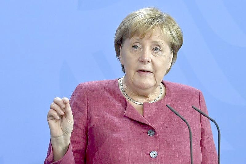 Bundeskanzlerin Angela Merkel (CDU) begrüßt Felix Tshisekedi, Präsident der Demokratischen Republik Kongo, beim „G20 Compact with Africa“ Treffen. Foto: Michele Tantussi/Reuters-Pool/dpa