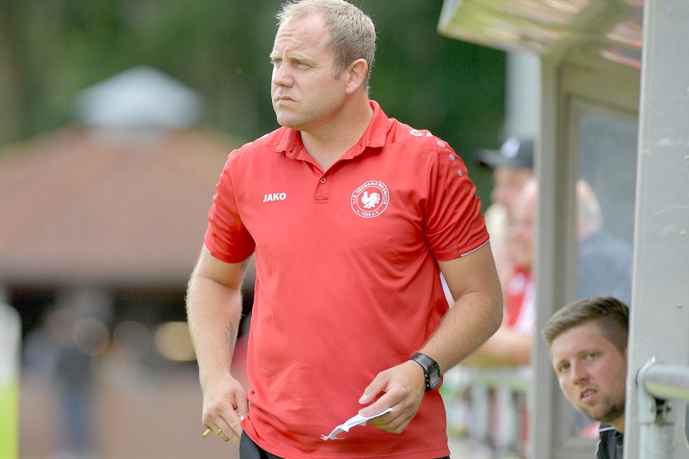 Nach dem 3:2-Auftaktsieg gegen Borssum gab es für Frank Löning im zweiten Ligaspiel mit Wiesmoor ein 0:0 beim VfB Uplengen. Foto: Ortgies