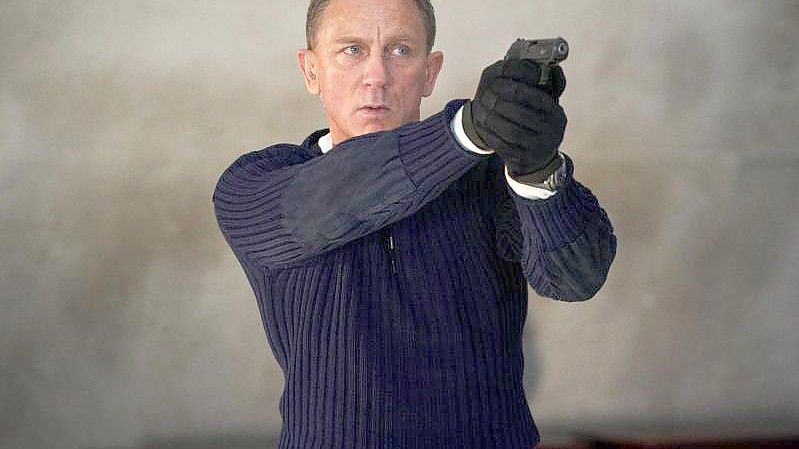 Daniel Craig als James Bond in der Szene eines Trailers zum James-Bond-Film „Keine Zeit zu sterben“. Foto: Nicole Dove/DANJAQ and Metro Goldwyn Mayer Pictures/Universal Pictures /dpa