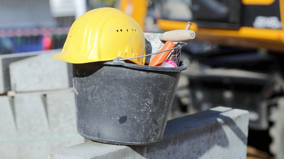 Auf Baustellen - hier ein Symbolbild - geht es oft unübersichtlich zu. Diebe nutzen das aus. Jetzt wurde der Polizei ein Diebstahl von einer Baustelle in einem Neubaugebiet im Saterland gemeldet. Foto: DPA
