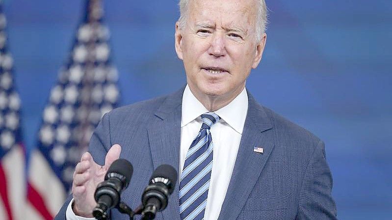 US-Präsident Joe Biden lässt die Freigabe geheimer Dokumente prüfen. Foto: Evan Vucci/AP/dpa