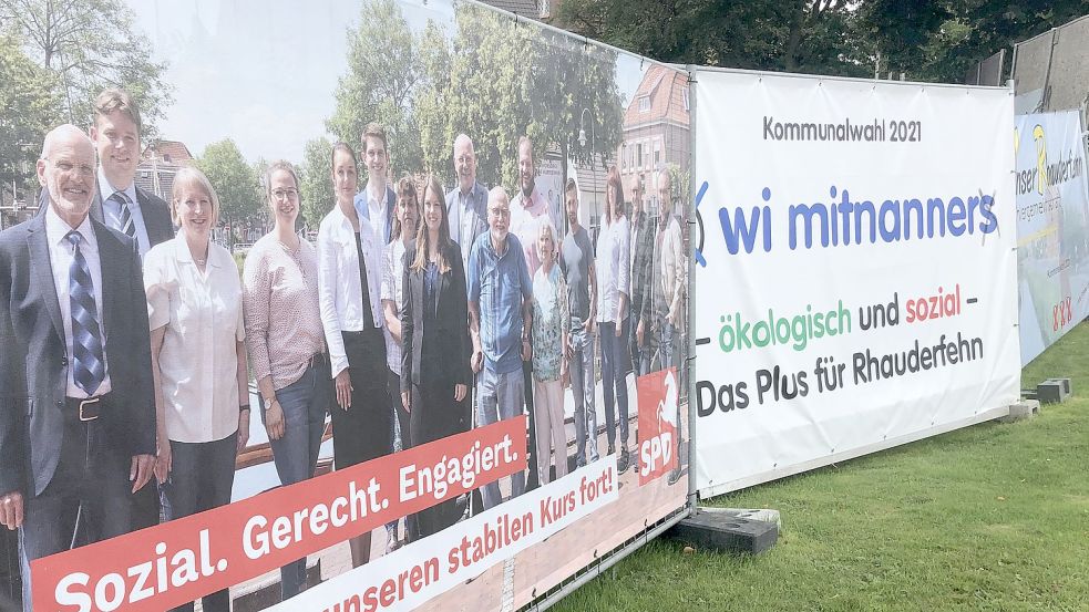 Der Wahlkampf in Rhauderfehn nimmt so langsam Fahrt auf. Doch es sind nicht die Parteien und Gruppen, die auf diesen Plakaten an der Rhauderwieke für sich werben, die zurzeit im Mittelpunkt stehen. Vielmehr sorgt der Streit zwischen CDU-Kandidat Niels Plaisir und Einzelratsbewerber Detlef M. Plaisier für Aufsehen. Foto: Zein