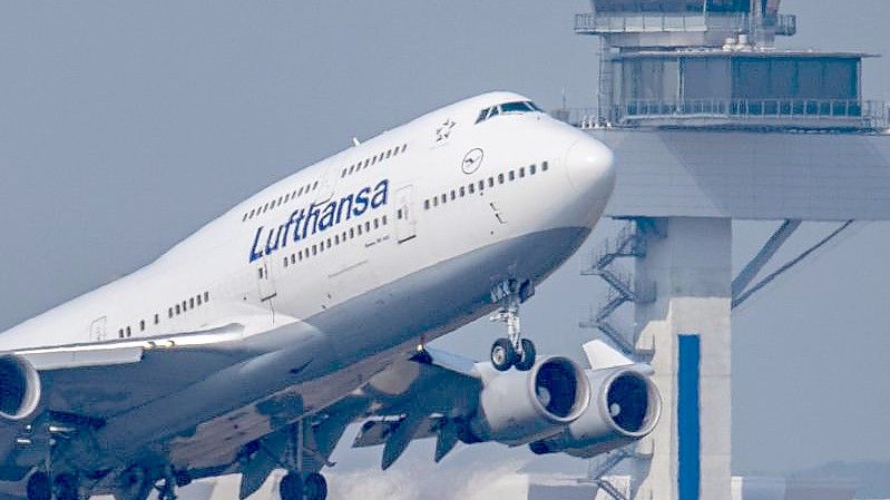 Die Lufthansa will die milliardenschwere Staatshilfe zurückzahlen. Der Zeitpunkt ist allerdings noch nicht geklärt. Foto: Boris Roessler/dpa