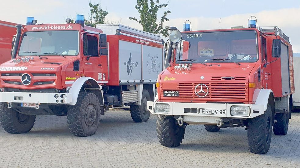 Das neue Tanklöschfahrzeug 3000 (links) ersetzt Anfang 2022 das alte Modell 8/18 (rechts). Foto: Gemeinde Westoverledingen