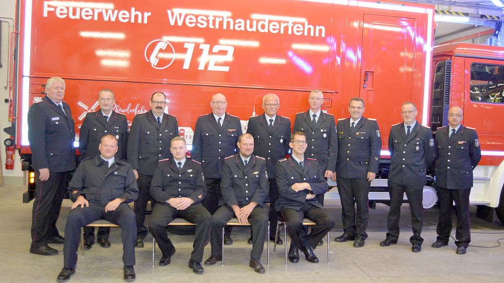 Auf der Jahresmitgliederversammlung der Schwerpunktfeuerwehr Westrhauderfehn wurden zahlreiche Kameraden geehrt und befördert. Foto: Weers