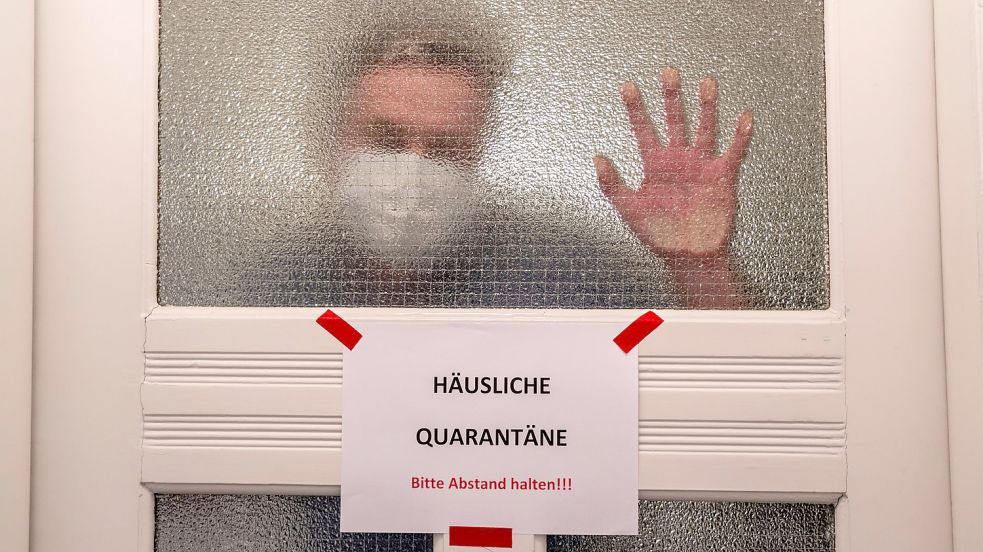 Wer an Corona erkrankt ist, muss sich in Quarantäne begeben. Aber was, wenn sich der Infizierte nicht daran hält? Der Umgang mit Quarantänebrechern ist nicht überall geregelt. Foto: Jochen Tack via www.imago-images.de