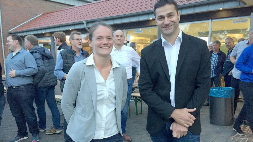 Jessika Tuitjer aus Nortmoor und Christoph Busboom aus Holtland müssen sich in einer Stichwahl in zwei Wochen noch einmal dem Votum der Wählerinnen und Wähler stellen. Foto: Schneider-Berents