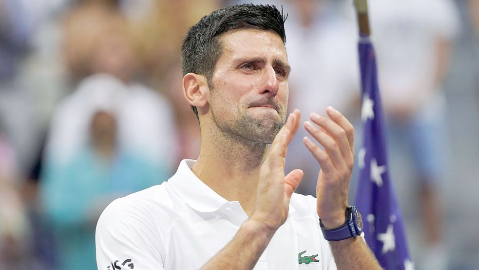 In Tränen aufgelöst: Novak Djokovic nach seiner Finalniederlage in New York. Foto: dpa/John Minchillo