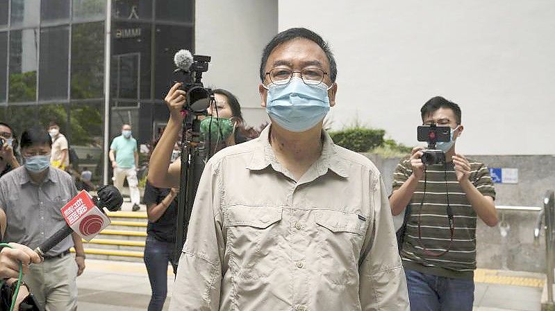Der pro-demokratische Aktivist Cheung Man-kwong hat eine Bewährungsstrafe erhalten.. Foto: Kin Cheung/AP/dpa