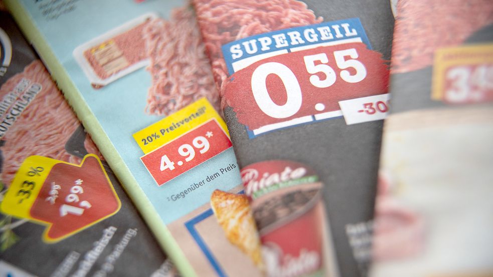 Mit Rabattaktionen für Fleisch hat der Handel sich in den vergangenen Monaten viel Ärger eingehandelt. Doch genau das fordern nun CDU-Politiker. Foto: Sebastian Gollnow/dpa