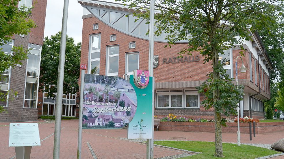 Das Rathaus der Gemeinde Saterland in Ramsloh. Dort tagt der aktuelle Rat im Oktober ein letztes Mal. Foto: Fertig